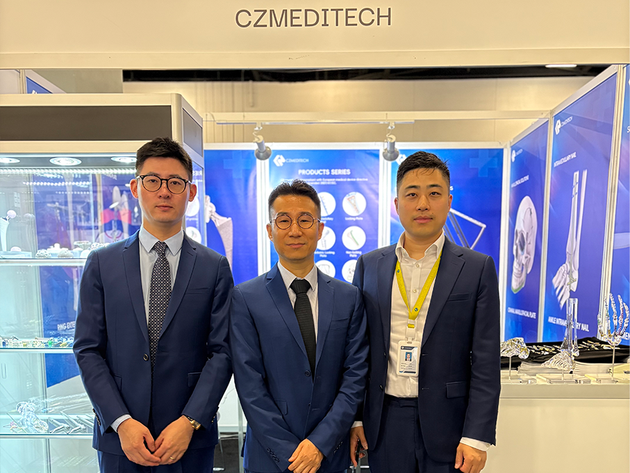 WHX Lab-CzMediTech 合照 ukax mä jach’a uñacht’äwiwa.
